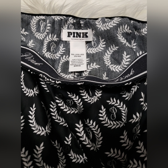 Victoria's Secret PINK Shorts - Picture 2 of 4